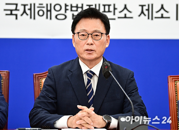 박광온 더불어민주당 원내대표가 11일 오전 서울 여의도 국회에서 열린 원내대책회의에서 발언을 하고 있다. [사진=곽영래 기자]