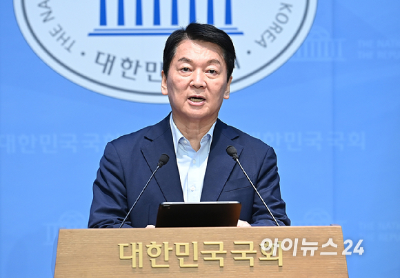 안철수 국민의힘 의원이 28일 오전 서울 여의도 국회 소통관에서 국민의힘 혁신안 발표 기자회견을 하고 있다. [사진=곽영래 기자]