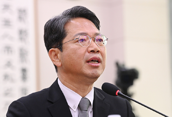 김승원 법무부 장관 후보자가 지난 15일 서울 여의도 국회 법제사법위원회에서 열린 인사청문회에서 질의에 답변하고 있다. [사진=곽영래 기자]