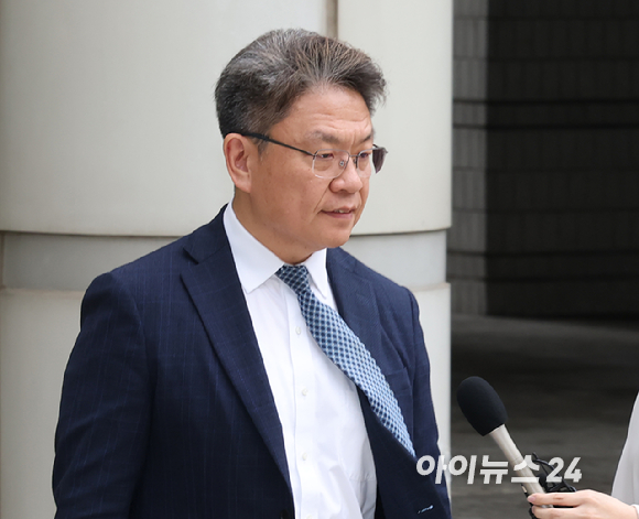 2026년 7월 15일 서초구 서울중앙지법에서 이시원 전 대통령비서실 공직기강비서관이 '순직 해병 사건 수사 중 경찰의 압수수색 계획을 유출한 의혹'에 대해 영장실질심사를 받기 위해 출석하고 있다. [사진=사진공동취재단]