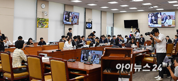 이진숙 방송통신위원장 후보자가 26일 국회 과학기술정보방송통신위원회에서 열린 인사청문회에서 발언하고 있다. [사진=곽영래 기자]