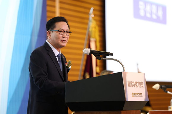 김성은 회장이 지난 18일 대한주택건설협회 회장 당선 후 소감을 말하고 있다. [사진=대한주택건설협회 ]