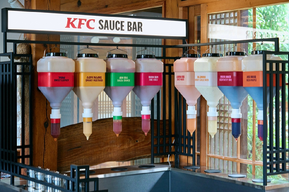 KFC가 팝업스토어에서 운영중인 소스바. [사진=KFC]