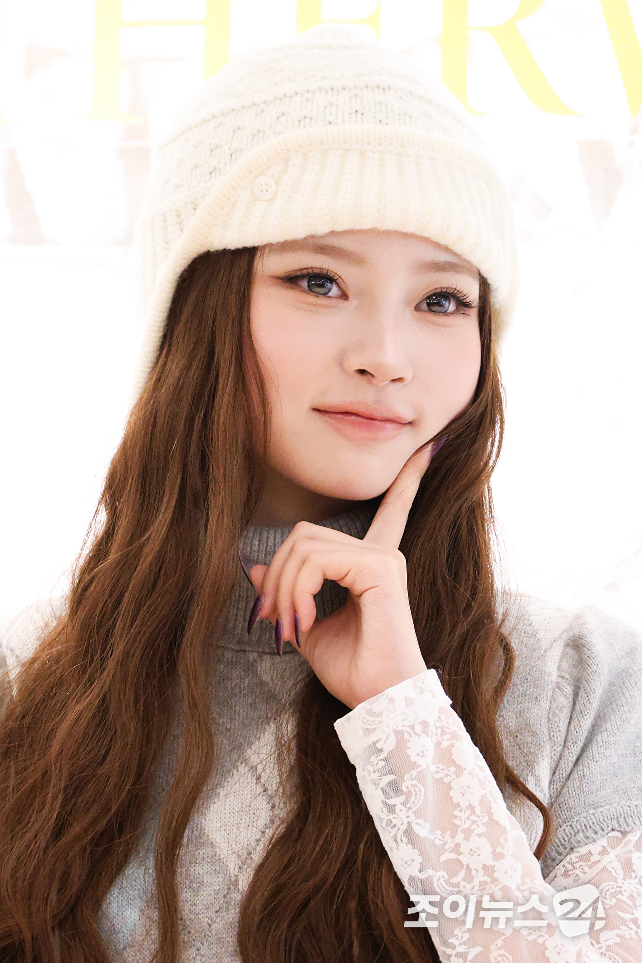 그룹 키키 하음이 29일 오전 서울 성동구 성수동 락피쉬웨더웨어 성수점에서 진행된 락피쉬웨더웨어 '26 윈터 프레젠테이션' 기념 포토월 행사에 참석해 포즈를 취하고 있다. [사진=문수지 기자]