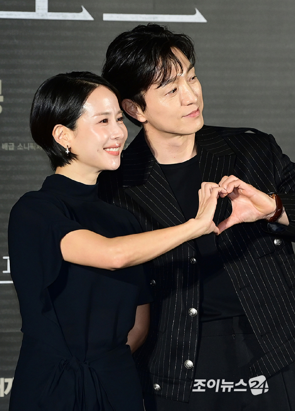 배우 조여정과 정성일이 12일 오전 서울 용산구 CGV 용산아이파크몰에서 열린 영화 '살인자 리포트'(감독 조영준) 제작보고회에 참석하고 있다. [사진=정소희 기자]