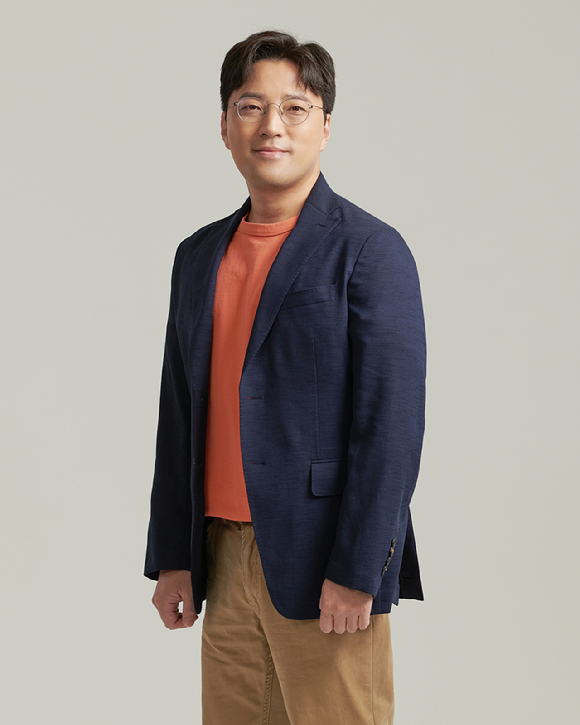 민진기 감독이 ENA '살롱 드 홈즈' 종영 인터뷰를 진행했다. [사진=ENA ]