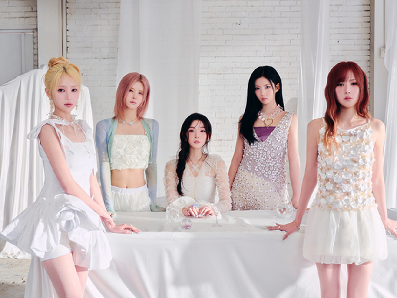 이프아이(카시아 라희 원화연 태린 미유) 단체 이미지 [사진=하이헷엔터테인먼트]