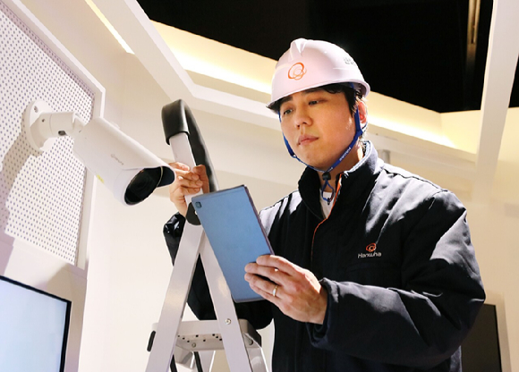 한화비전이 국내에서 판매되는 네트워크 제품의 품질 보증(무상 AS) 기간을 5년으로 늘리기로 했다. [사진=한화비전]