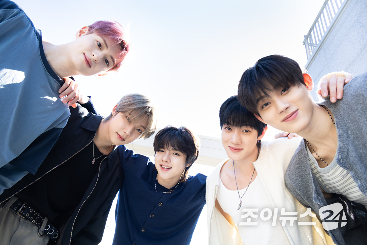 그룹 더윈드가 7일 서울 영등포구 조이뉴스24에서 진행된 인터뷰에 앞서 포즈를 취하고 있다. [사진=문수지 기자]
