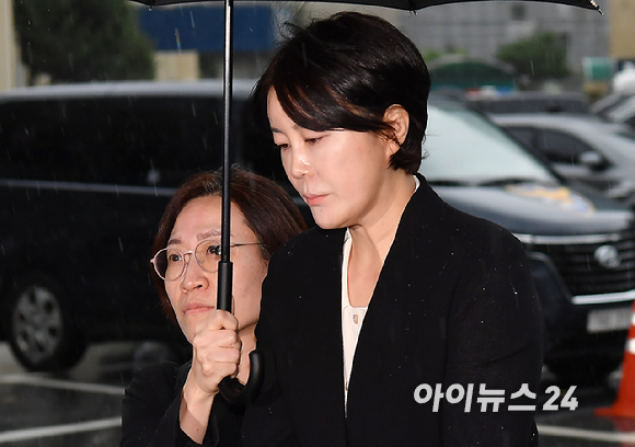 음주사고를 일으킨 문재인 전 대통령의 딸 문다혜 씨가 지난해 10월 18일 오후 서울 용산구 용산경찰서에 출석을 하고 있다. [사진=곽영래 기자]