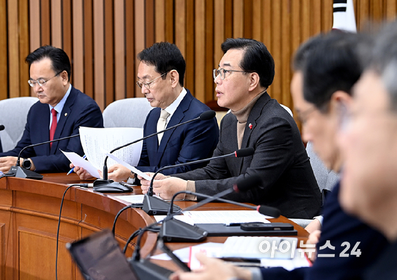 송언석 국민의힘 원내대표가 19일 서울 여의도 국회에서 열린 원내대책회의에서 발언하고 있다. [사진=곽영래 기자]