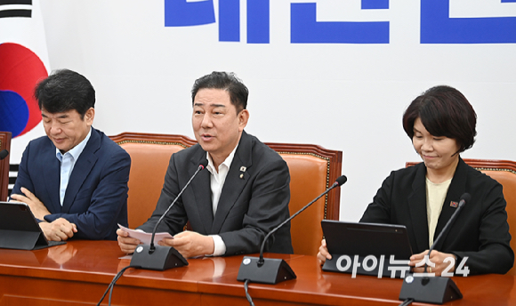 김병기 더불어민주당 원내대표가 5일 오전 서울 여의도 국회에서 열린 원내대책회의에서 발언하고 있다. [사진=곽영래 기자]