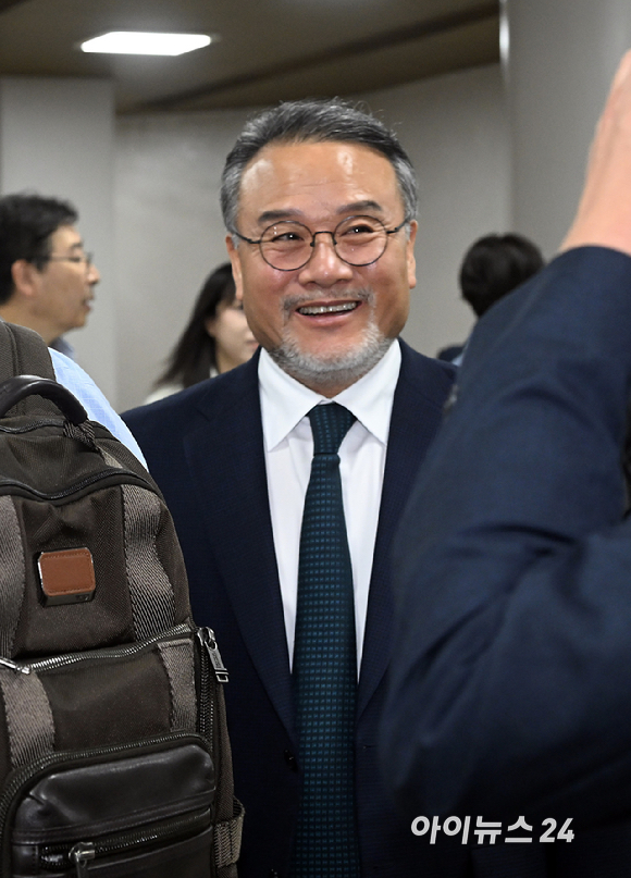 '자본시장과 금융투자업에 관한법률위반 혐의'를 받는 이일준 삼부토건 회장이 21일 오전 서울 서초구 서울중앙지법에서 열린 29차 공판에 출석하고 있다. [사진=사진공동취재단 ]