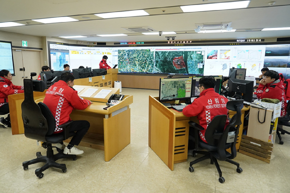 산림청은 행정안전부와 함께 1월 20일부터 중앙사고수습본부를 조기 가동해 산불에 대비하고 있다 [사진=산림청]