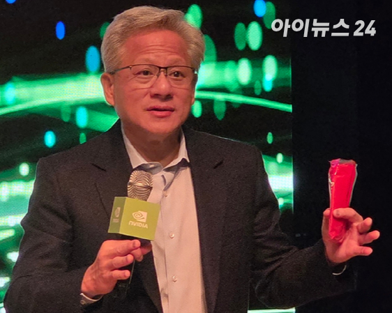 젠슨 황, 약속 지켰다…엔비디아 GPU 1.3만장 국내 들어와