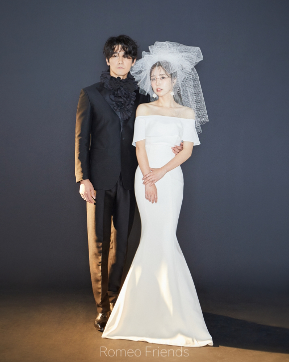 '사냥개들' 하수호가 24일 '품절남' 대열에 합류했다. [사진= 해피메리드컴퍼니, 디렉터 봉드, 로미오프렌즈, 모니카블랑쉬, 스플렌디노, 닉스플로라, 모아위, 규중칠우, 정부자스타일리스트, 웨딩미]