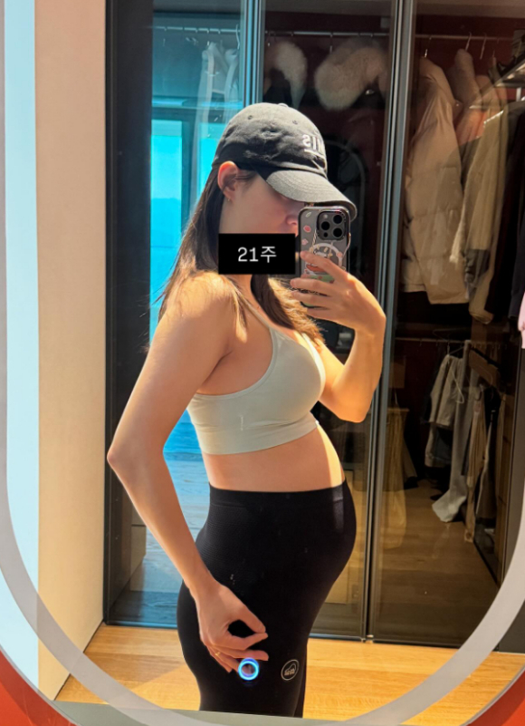 남보라, 임신 근황...제법 많이 나온 D라인에 본인도 깜짝 "21주차 이거 맞아요?"