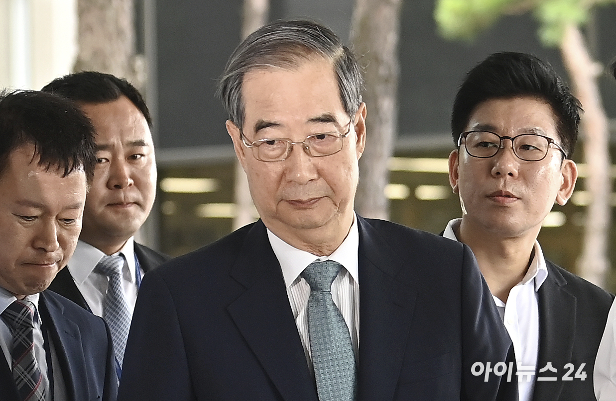 한덕수 전 총리가 지난 19일 오전 서울 서초구 서울고검에 마련된 내란 특검팀(특별검사 조은석) 사무실에 조사를 받기 위해 출석하고 있다. [사진=곽영래 기자]