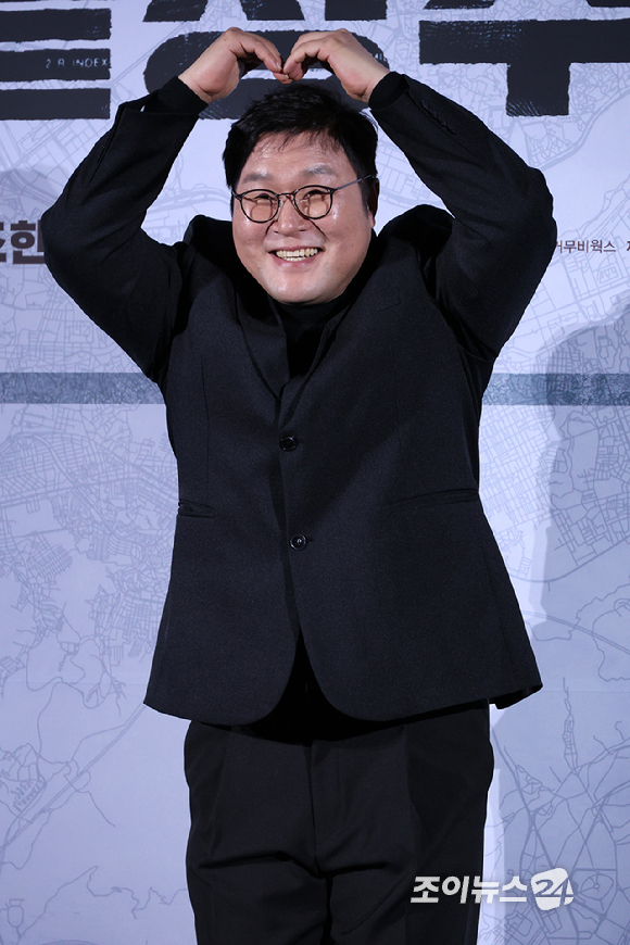 배우 윤경호가 9일 오전&nbsp;서울 CGV 용산아이파크몰점에서 열린 영화 '끝장수사'(감독 박철환) 제작보고회에 참석해 포즈를 취하고 있다. [사진=문수지 기자]