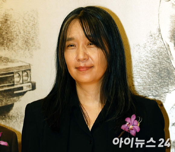 한국인 최초로 노벨문학상을 수상한 한강 작가가 지난 2024년 10월 17일 서울 강남구 아이파크타워에서 열린 제18회 포니정 혁신상 시상식에 참석하고있다. [사진=사진공동취재단]