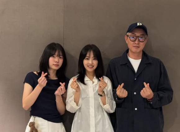 배우 이재인, 박보영, 강형철 감독이 영화 '하이파이브' GV에서 포즈를 취하고 있다. [사진=NEW]