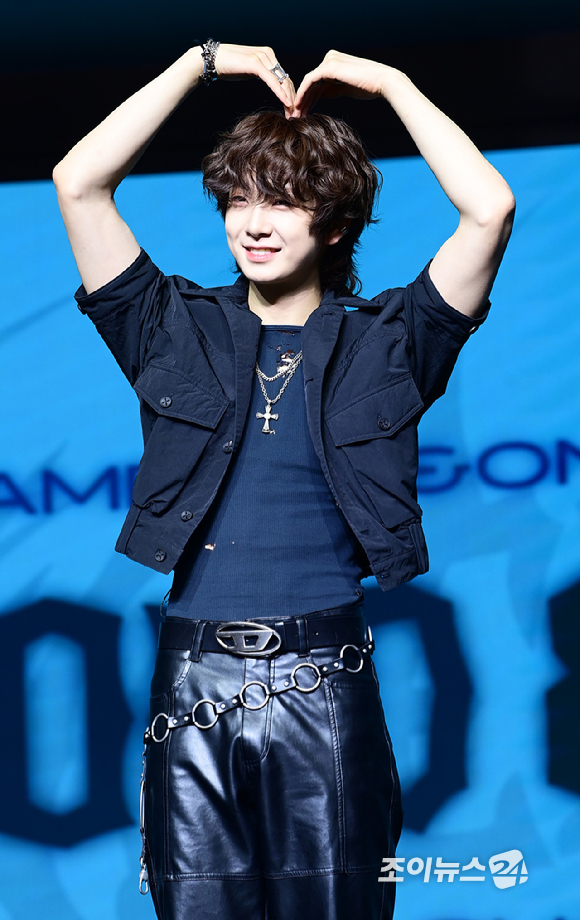 그룹 앰퍼샌드원 카이렐이 12일 오후 서울 등촌동 스카이아트홀에서 열린 앰퍼샌드원(AMPERS&ONE) 미니 3집 '라우드 앤 프라우드' 발매 기념 쇼케이스에 참석하고 있다. [사진=정소희 기자]