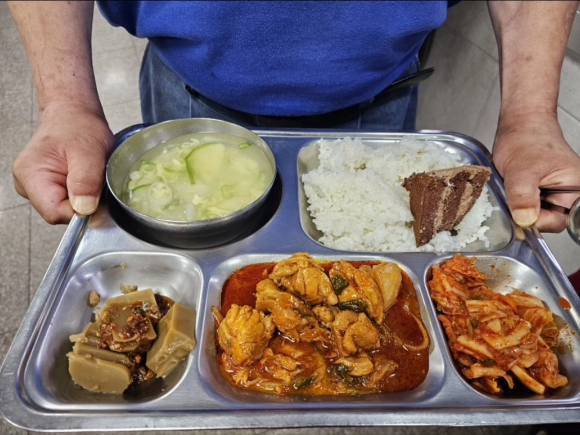 김하종 신부가 자신의 인스타그램에 올린 안나의 집 무료급식 사진. [사진=김하종 신부 인스타그램]