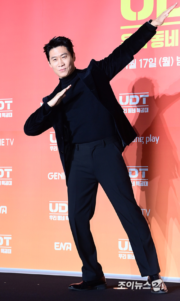 배우 진선규가 17일 오후 서울 광진구 풀만 앰버서더 서울 이스트폴에서 열린 쿠팡플레이 X 지니 TV 오리지널 시리즈 'UDT: 우리 동네 특공대' 제작발표회에 참석하고 있다. [사진=정소희 기자]