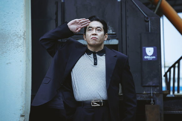 배우 박지환이 영화 '보스' 인터뷰에 앞서 포즈를 취하고 있다. [사진=(주)하이브미디어코프]