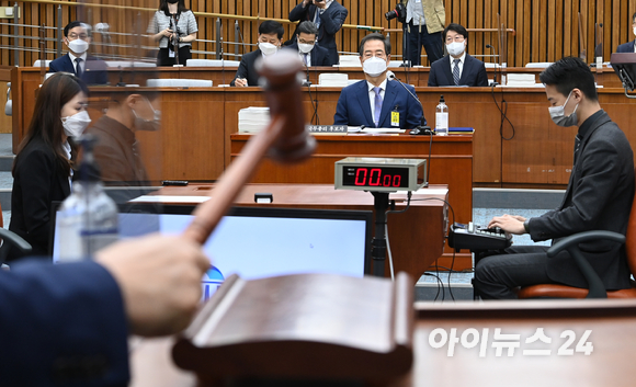 26일 오전 서울 여의도 국회에서 열린 한덕수 국무총리 후보자 인사청문회가 열리고 있다. [사진=김성진 기자]