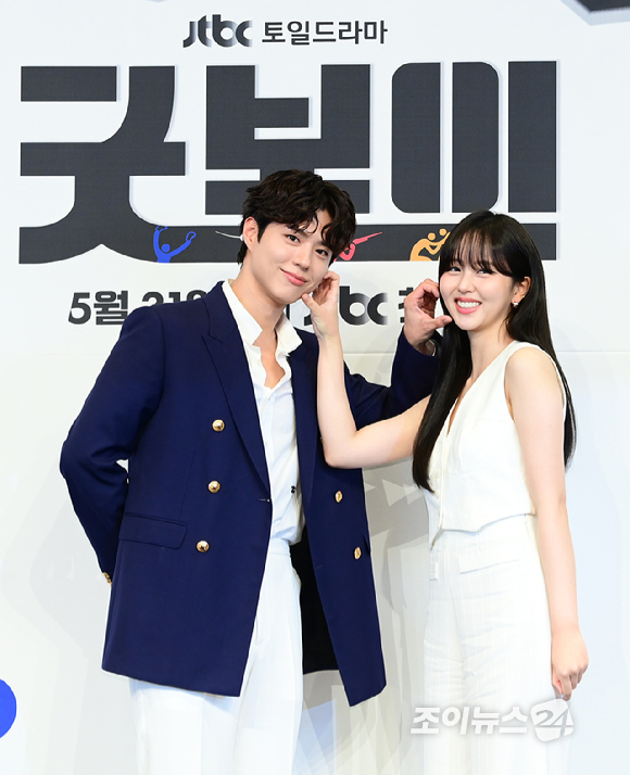 배우 박보검과 김소현이 29일 오후 서울 구로구 신도림동 더 링크 서울 트리뷰트 포트폴리오 호텔에서 열린 JTBC 토일 드라마 '굿보이' 제작발표회에 참석하고 있다. [사진=정소희 기자]