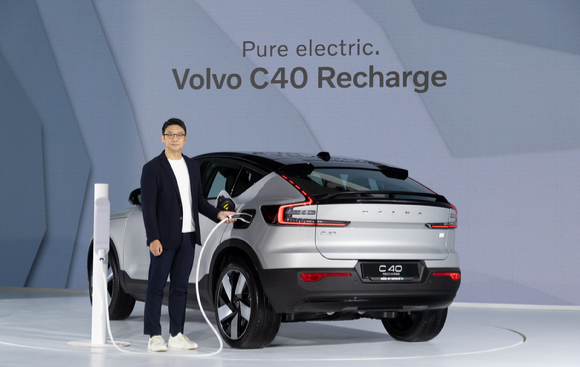 이윤모 볼보자동차코리아 대표가 'C40 리차지'를 소개하고 있다. [사진=볼보자동차코리아]