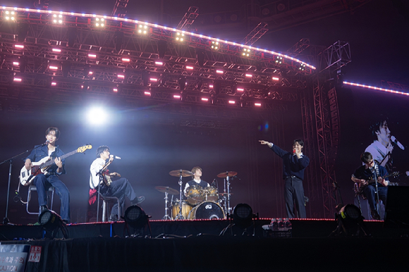 밴드 엔플라잉(이승협, 차훈, 김재현, 유회승, 서동성)이 앙코르 콘서트 2025 N.Flying LIVE '&CON4 ENCORE : Let&rsquo;s Roll &4EVER'(2025 엔플라잉 라이브 '엔콘4 앙코르 : 렛츠 롤 엔포에버')를 개최하고 팬들을 만나고 있다. [사진=FNC엔터테인먼트]