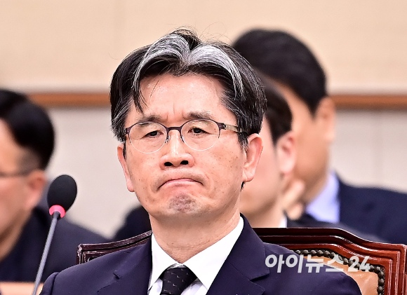 오동운 고위공직자범죄수사처(공수처) 처장이 지난 2월 28일 오후 서울 여의도 국회에서 열린 제420회 국회(임시회) 법제사법위원회 제2차 전체회의에서 의원 질의를 경청하고 있다. [사진=곽영래 기자]