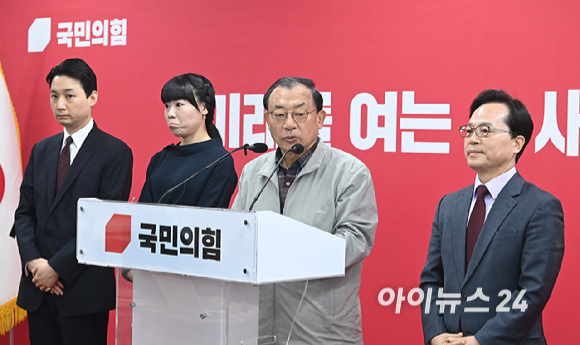 이정현 국민의힘 공천관리위원장이 16일 서울 영등포구 여의도 중앙당사에서 충북지사 공천 심사 결과를 발표하고 있다. [사진=곽영래 기자]