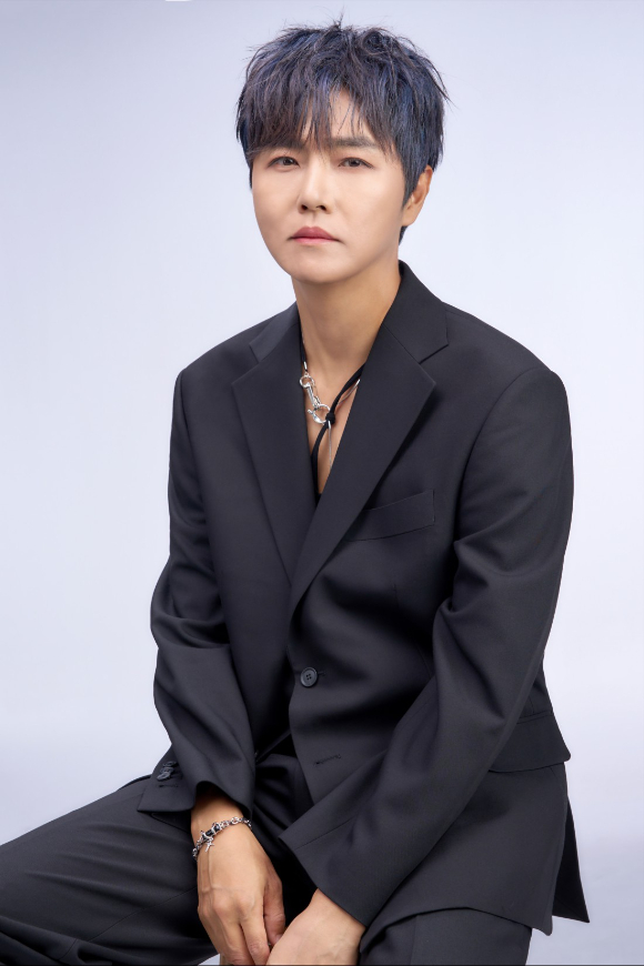 정동하 프로필. [사진=뮤직원컴퍼니]