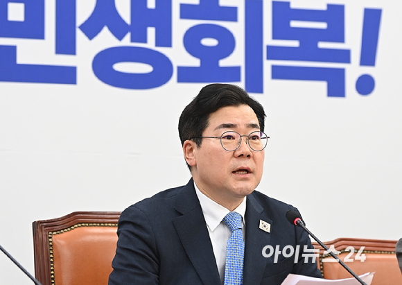 박찬대 더불어민주당 원내대표가 11일 오전 서울 여의도 국회에서 열린 원내대책회의에서 발언하고 있다. [사진=곽영래 기자]