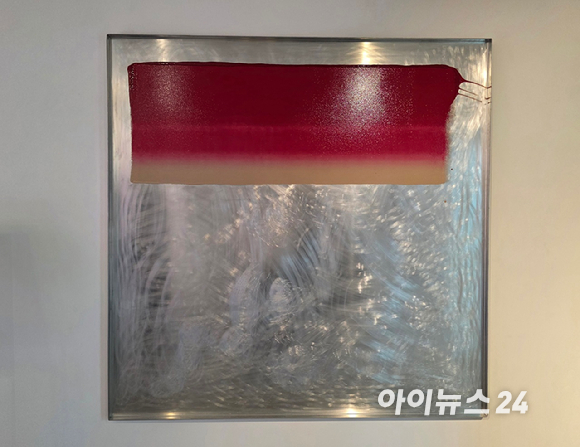 김해리 MCM 대표(왼쪽)과 김창옥 작가가 2일 기자간담회에서 전시에 대해 설명하고 있다. [사진=구서윤 기자]