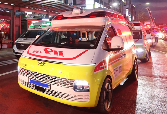 119 구급차가 출동중이다. 기사와 직접적인 관련이 없는 사진 [사진=연합뉴스]