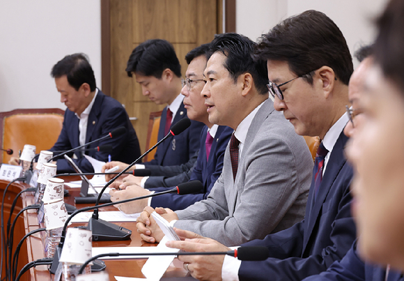 국민의힘 장동혁 대표가 27일 서울 여의도 국회에서 열린 최고위원회의에서 발언하고 있다. 2025.8.27 [사진=연합뉴스]