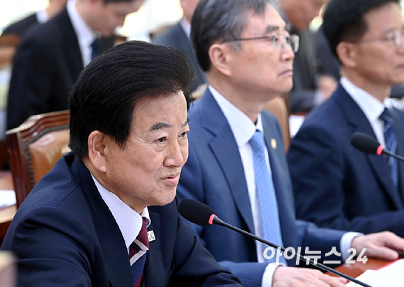 정동영 통일부장관이 28일 서울 여의도 국회에서 열린 외교통일위원회 국정감사에서 질의에 답하고 있다. [사진=곽영래 기자]