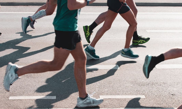 충북 한 마라톤대회에서 20대 참가자가 트럭 차량에 치여 의식불명 상태에 빠졌다. 본 기사와 무관한 이미지. [사진=픽사베이@wal_172619]