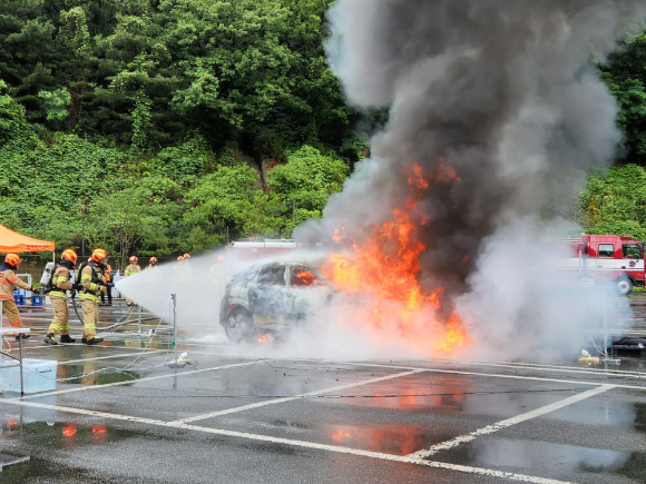 전기차 화재 재연 실험 [사진=서울시 소방재난본부]