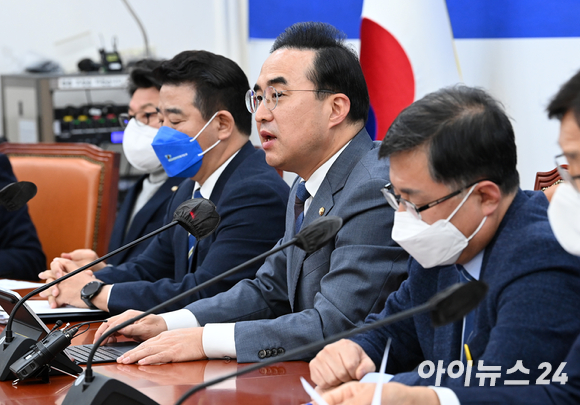 박홍근 더불어민주당 원내대표가 지난 8일 오전 서울 여의도 국회에서 열린 2023년도 예산안 관련 기자회견에서 모두발언을 하고 있다. [사진=김성진 기자]