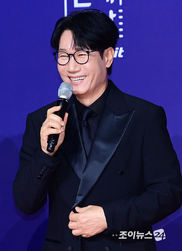 '런닝맨' 유재석-지석진-송지효가 30일 오후 서울 마포구 상암동 SBS 프리즘타워에서 열린&nbsp;2025 SBS 연예대상&nbsp;레드카펫 행사에 참석하고 있다. [사진=정소희 기자]