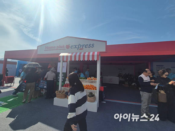 김홍국 하림그룹 회장이 16일 전북 익산 하림 퍼스트키친에서 열린 'NS푸드페스타 2026' 행사 환영사를 하고 향후 경영 방향을 설명하고 있다. [사진=유범열 기자]