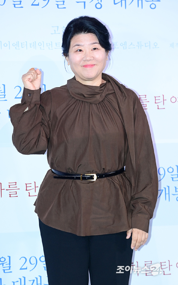 배우 이정은이 27일 오후 서울 CGV 용산아이파크몰에서 열린 영화 '하얀 차를 탄 여자'(감독 고혜진) 언론시사회에 참석하고 있다. [사진=정소희 기자]