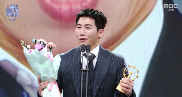 유세윤이 '2025 MBC연예대상'에서 소감을 이야기 하고 있다. [사진=MBC 방송화면 캡처]