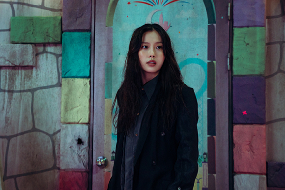 배우 이재욱이 넷플릭스 시리즈 '꿀알바'에서 열연하고 있다. [사진=넷플릭스]