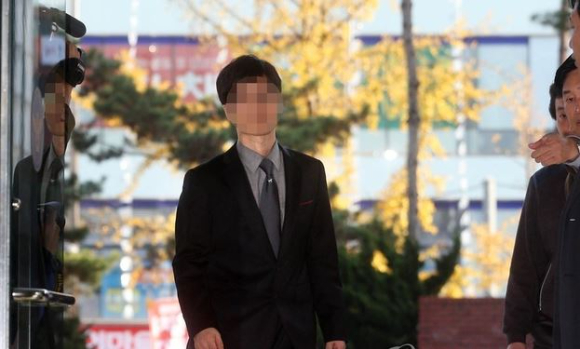 故 신해철의 수술을 집도하다 의료사고를 내 사망하게 한 50대 의사 강모 씨가 또 다른 의료사고로 다시 법정구속됐다. 사진은 故 신해철. [사진=KCA엔터테인먼트]